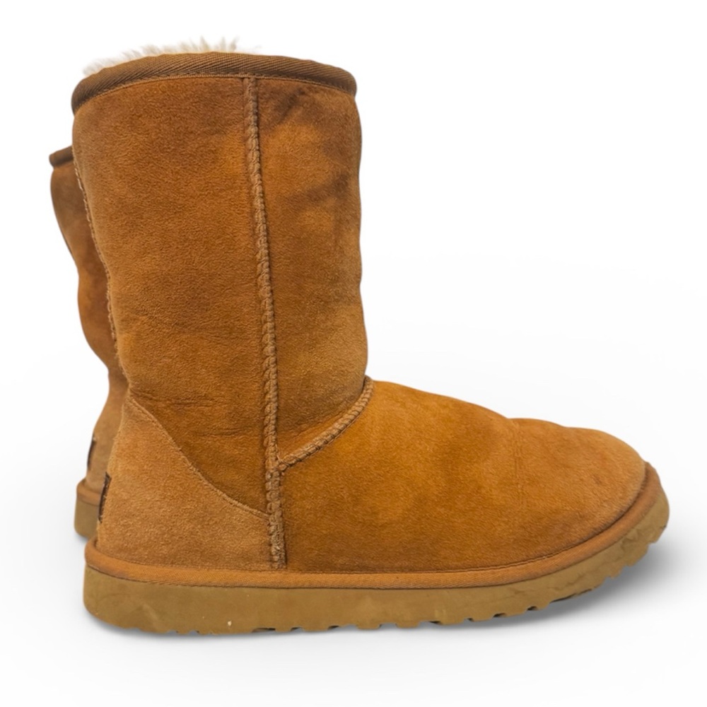 UGG Classic Short Boots in Classic Light Brown